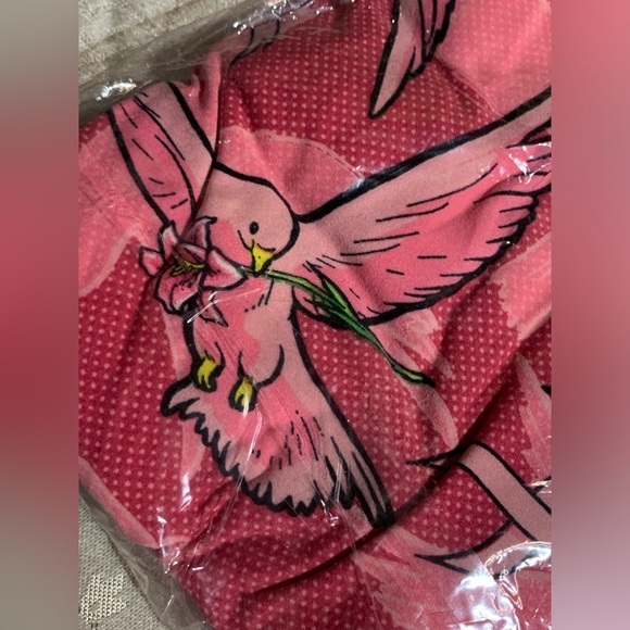 Lularoe TC Pink Breast Cancer Dove Lily Leggings - Picture 5 of 6